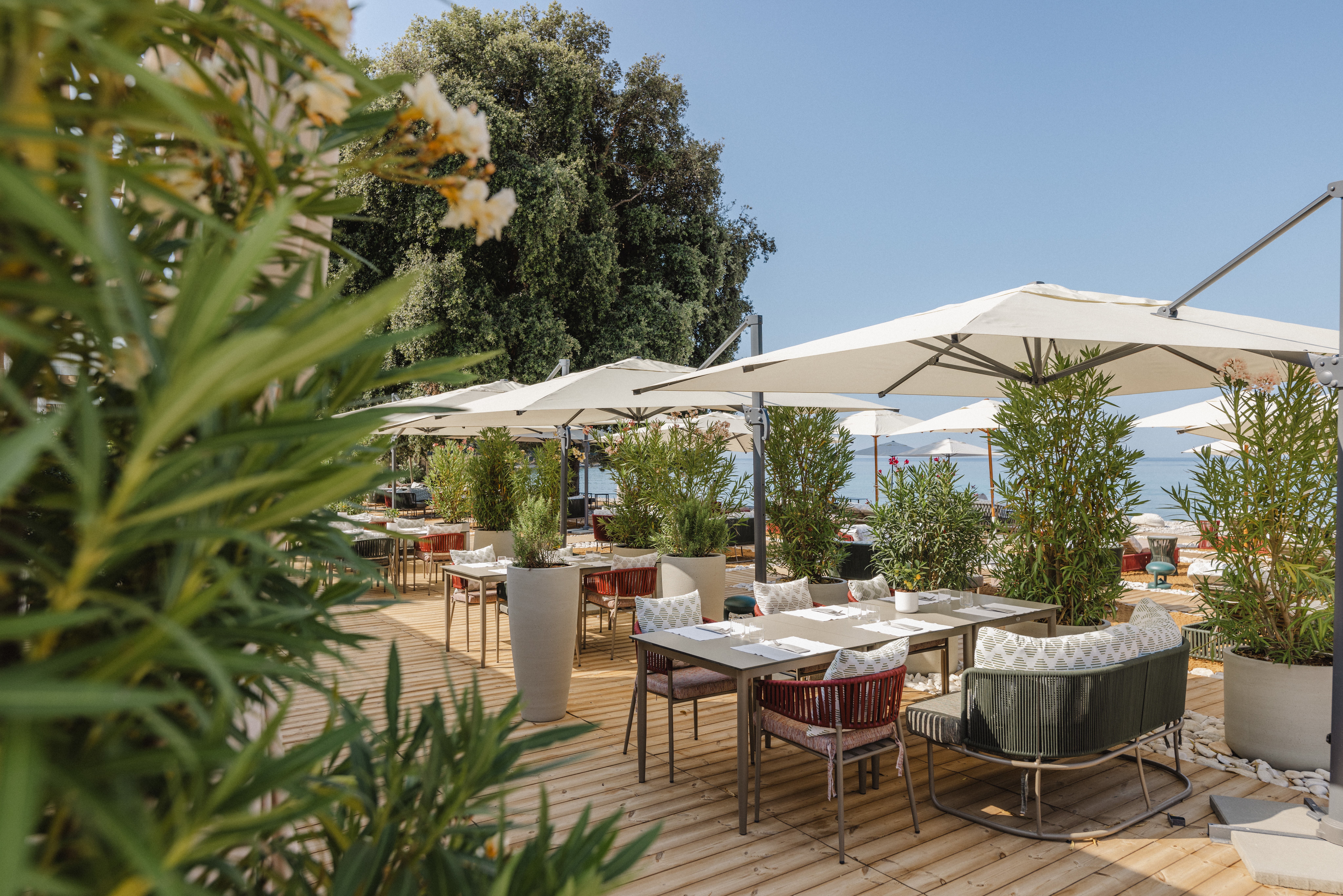 meneghetti beach club 44