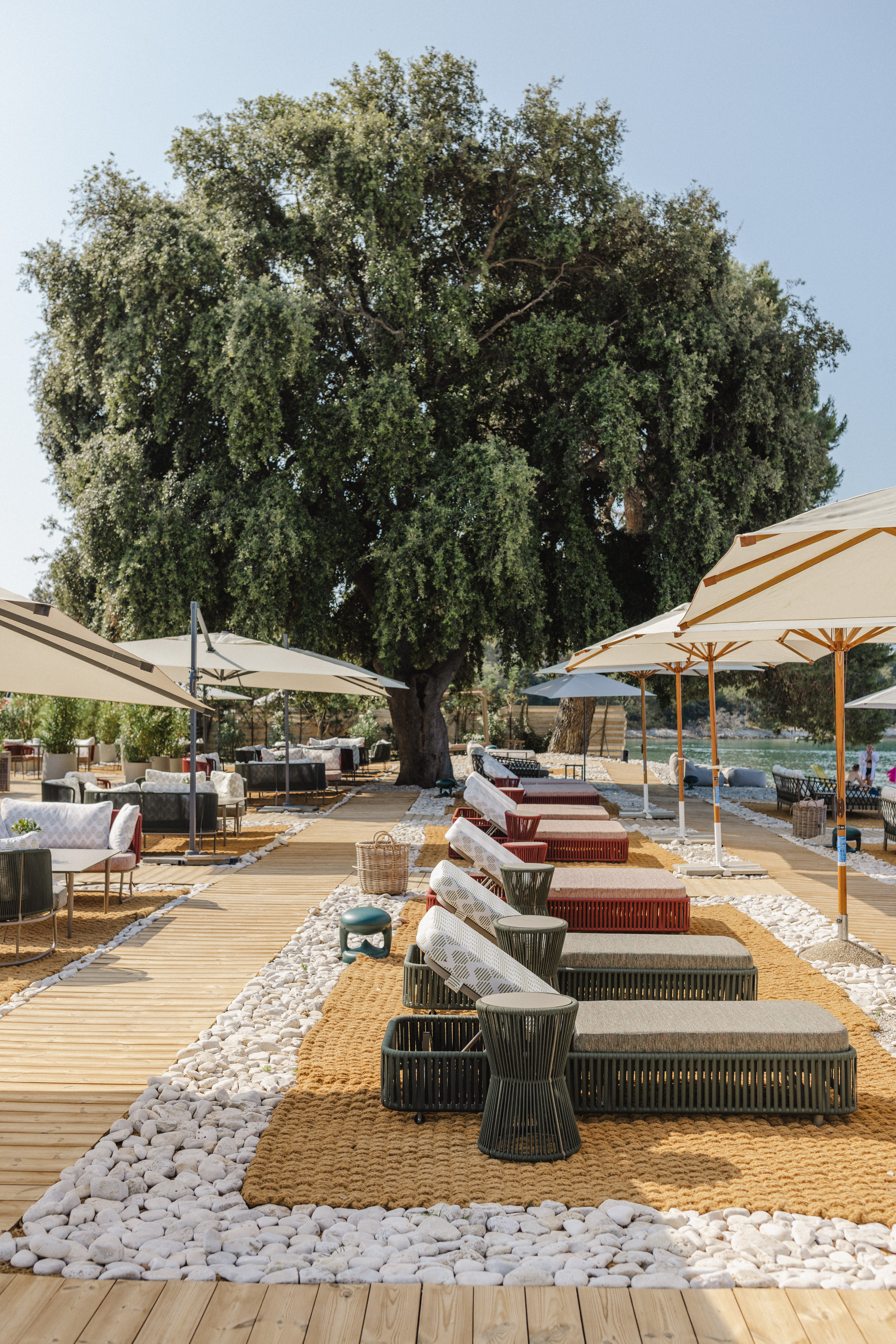 meneghetti beach club 30