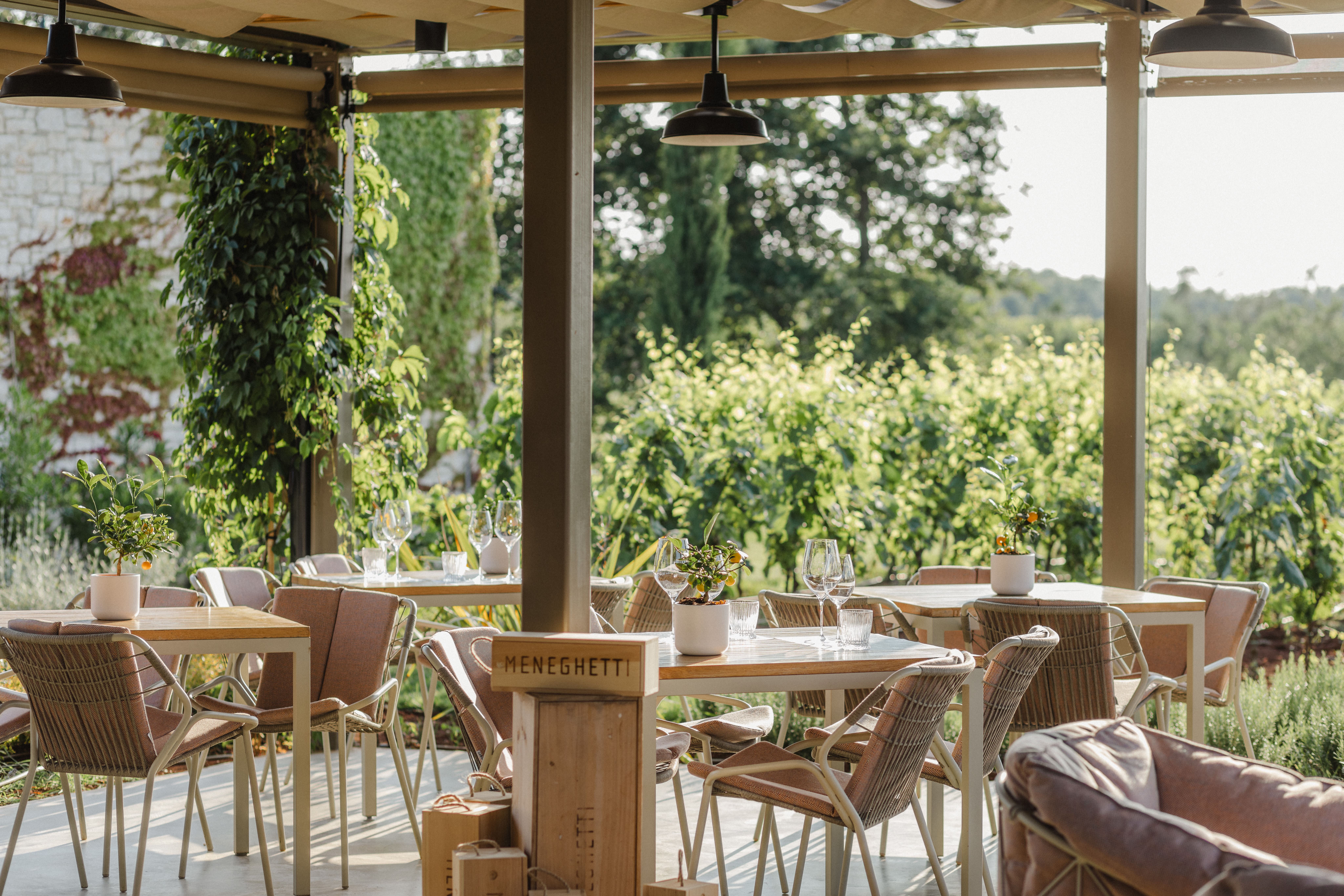 meneghetti wine lounge 8