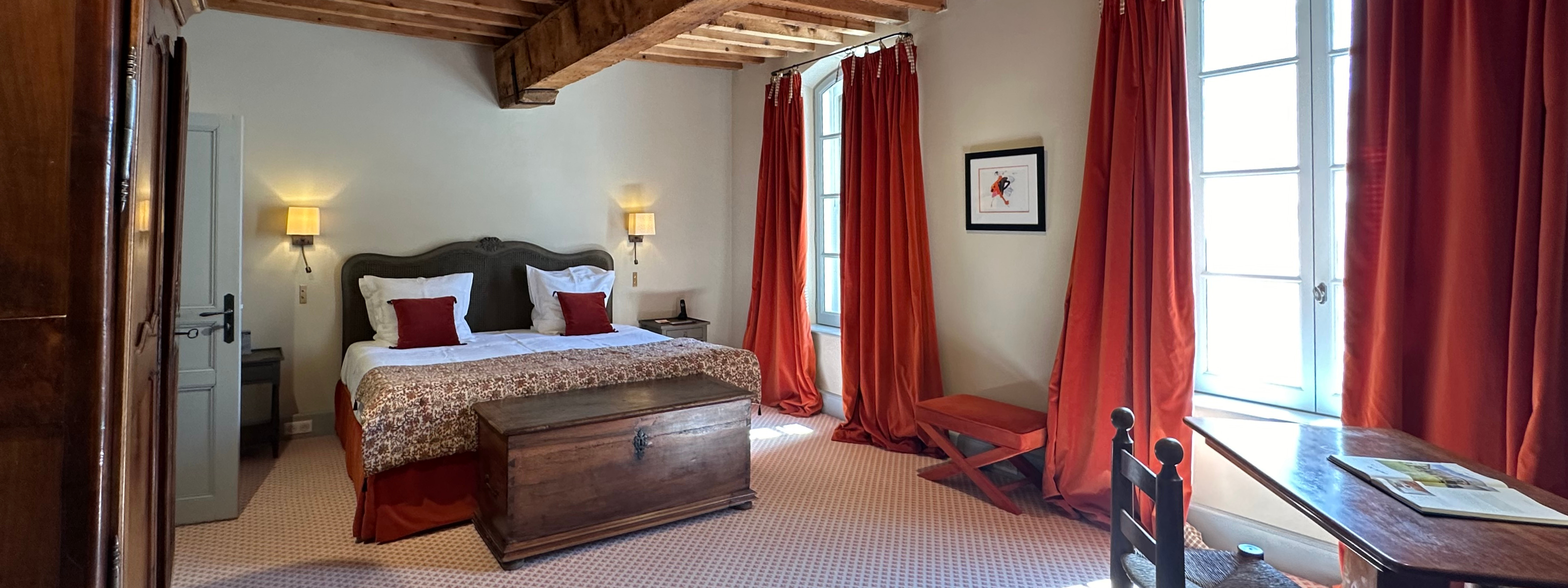 le mas de peint room