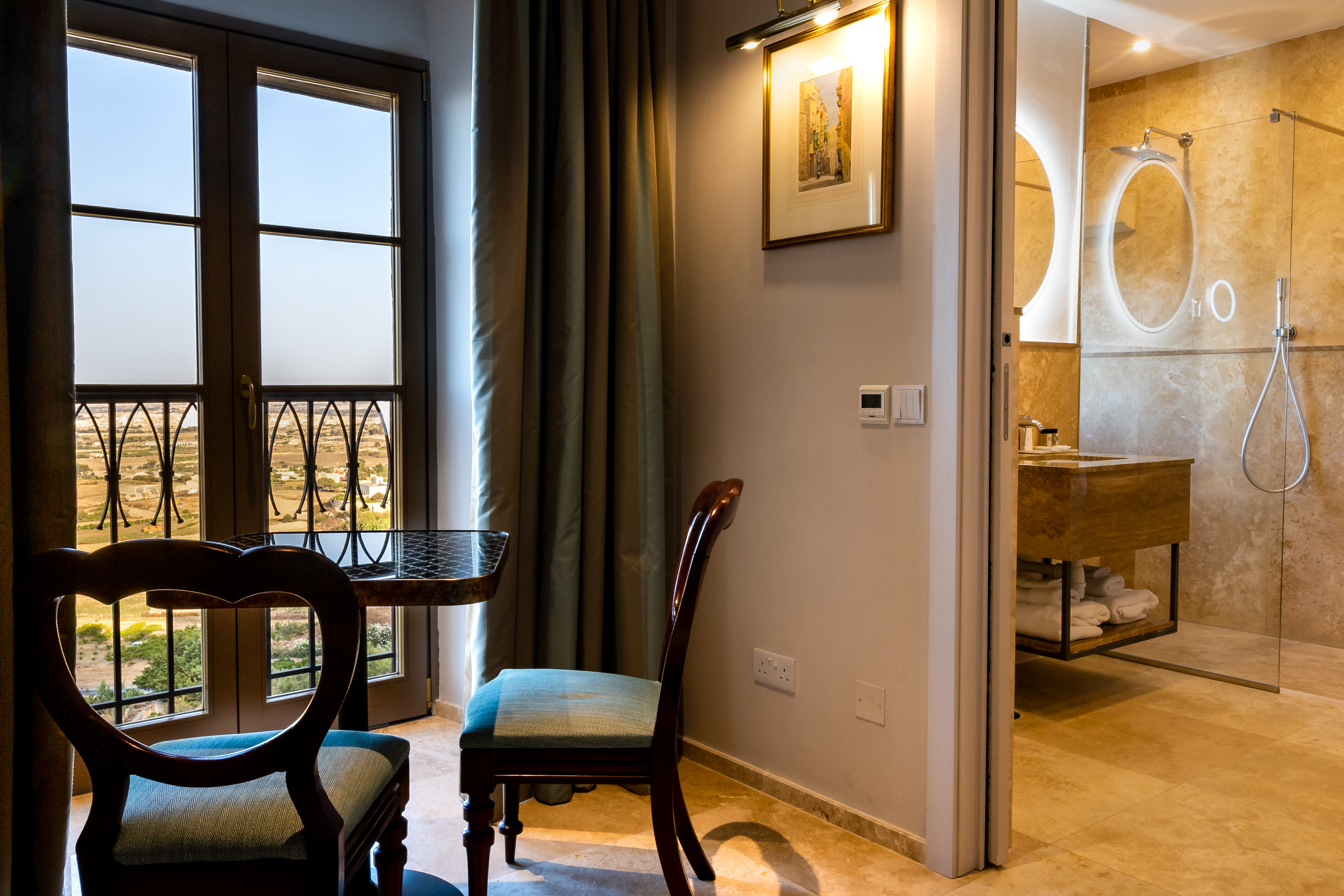 suite 10 deluxe room with panoramic view 3