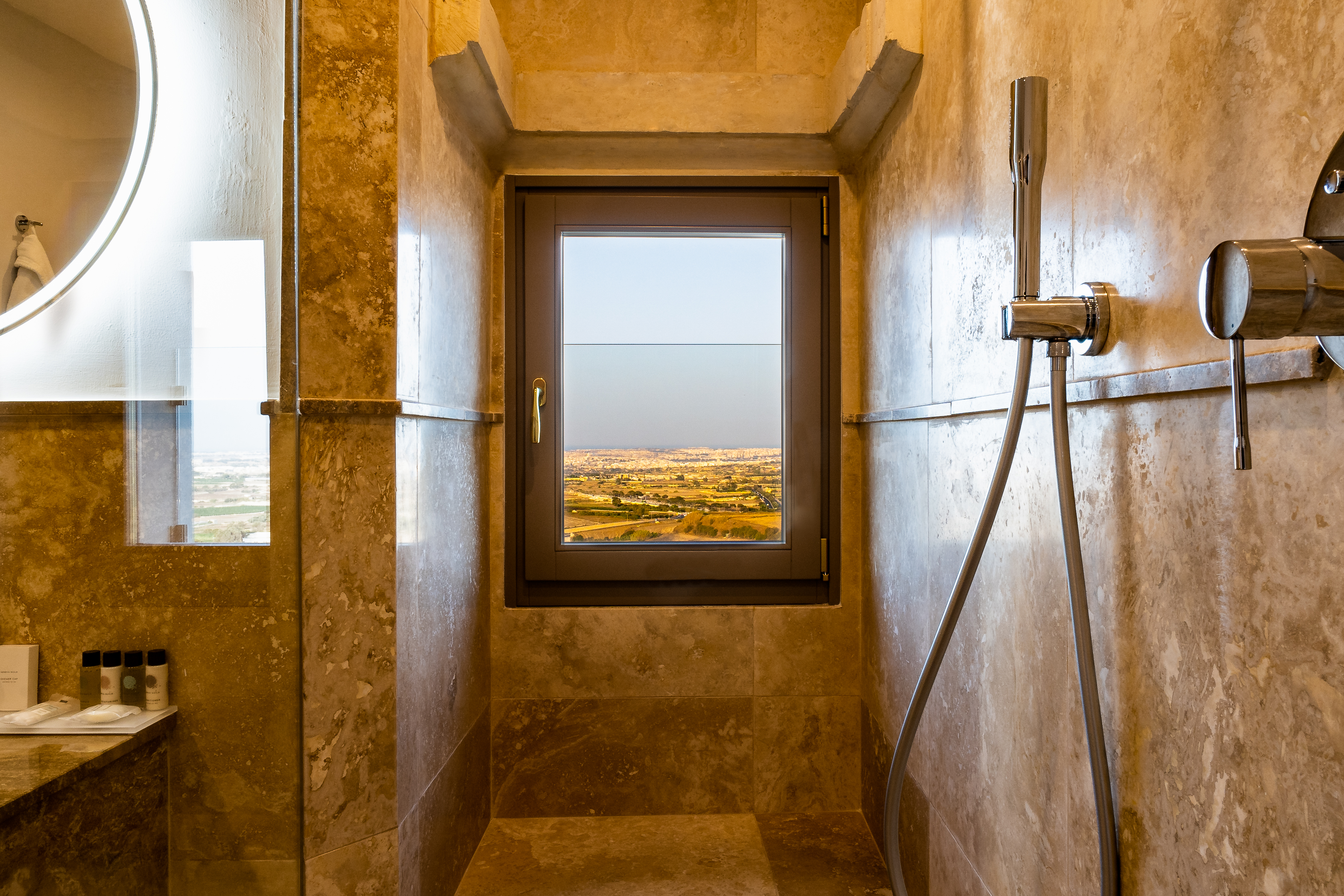 suite 10 deluxe room with panoramic view 9