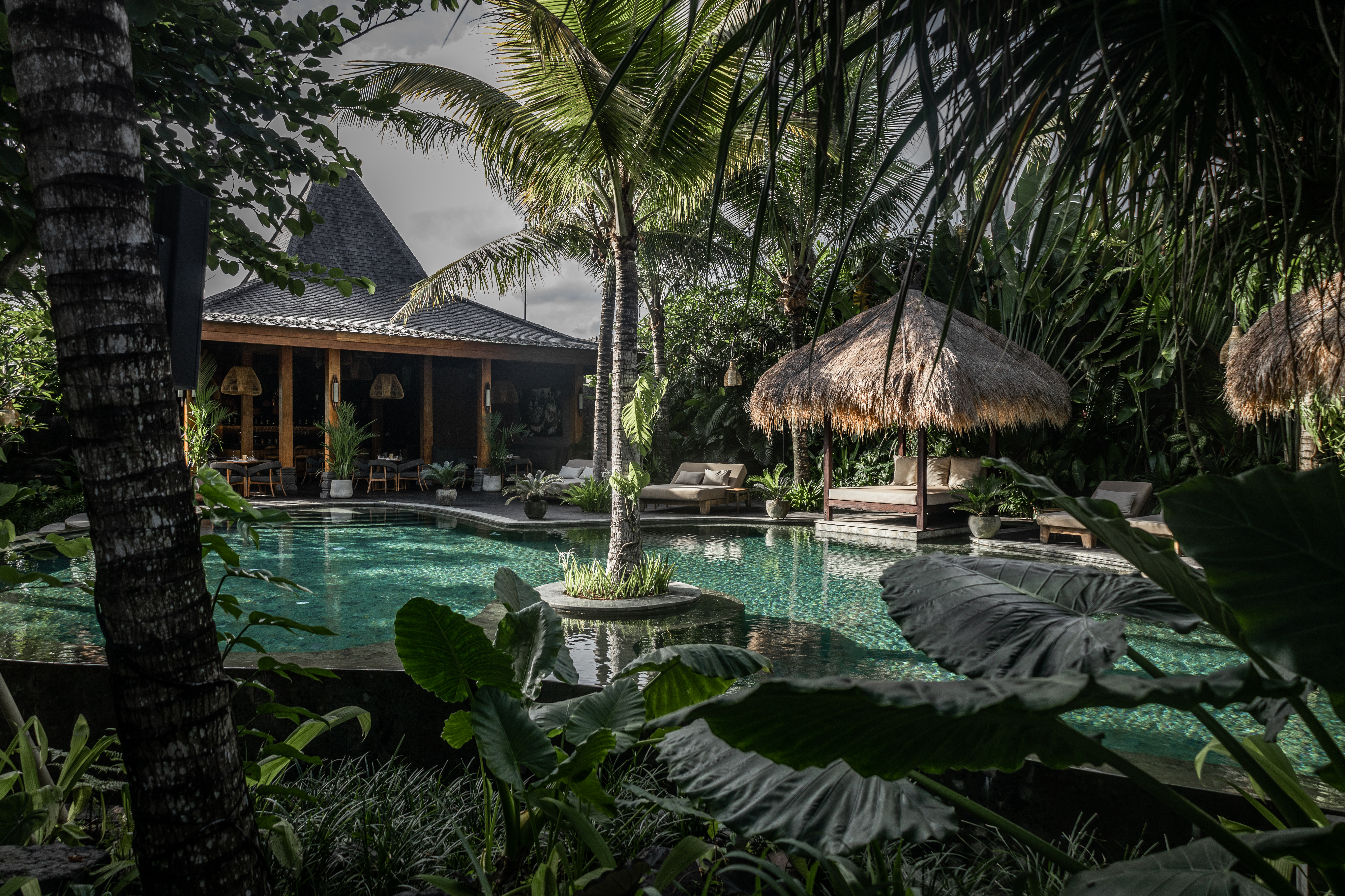 desa hay public pool