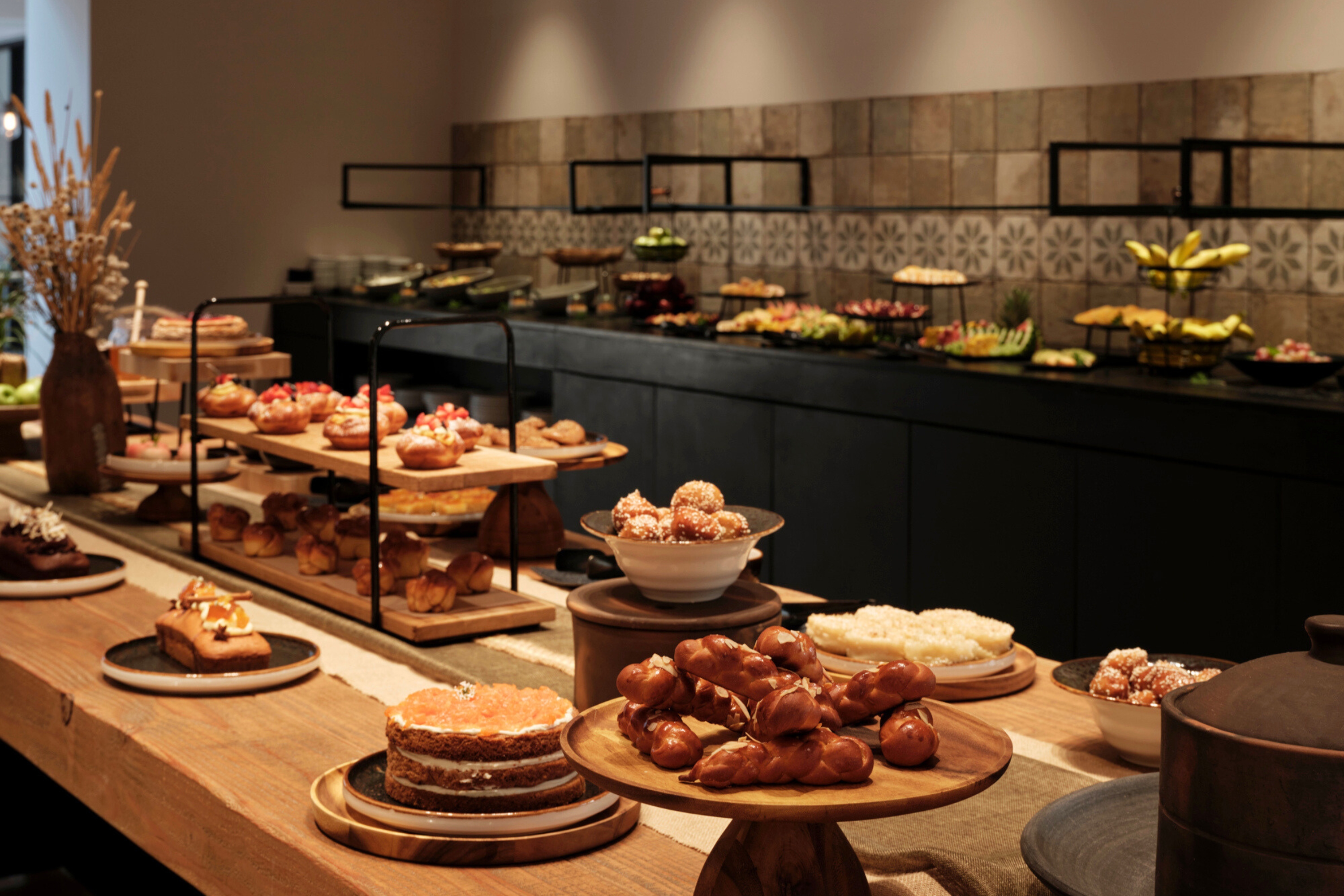 14 minos beach art hotel breakfast buffet