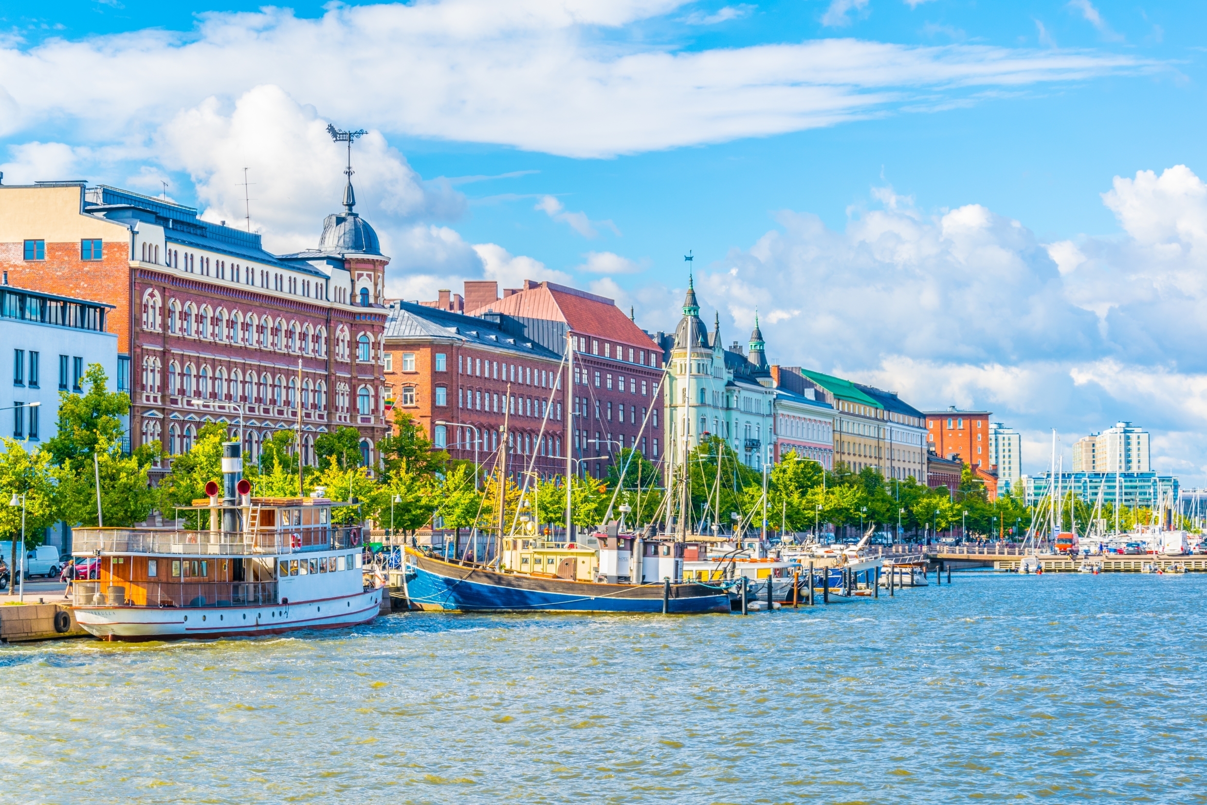 gezicht op een jachthaven in de wijk kruununhaka van helsinki finland