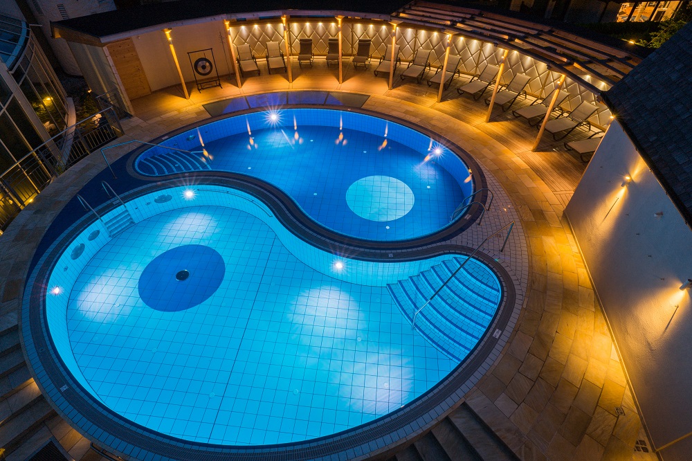 posthotel achenkirch yin yang pool klein