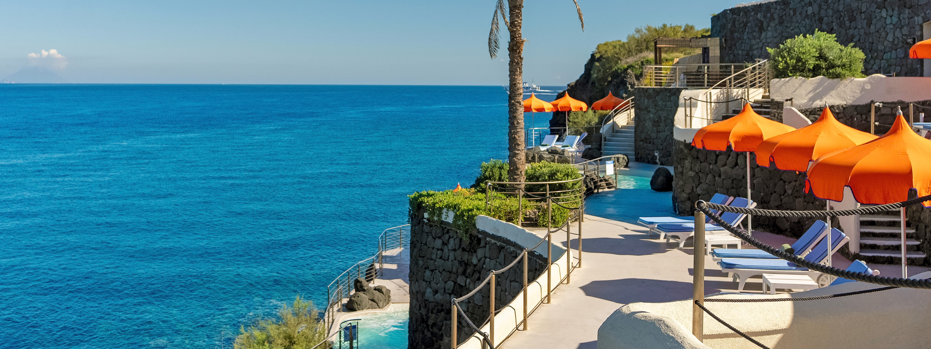hotel therasia resort sea spa volcano sicilie italie