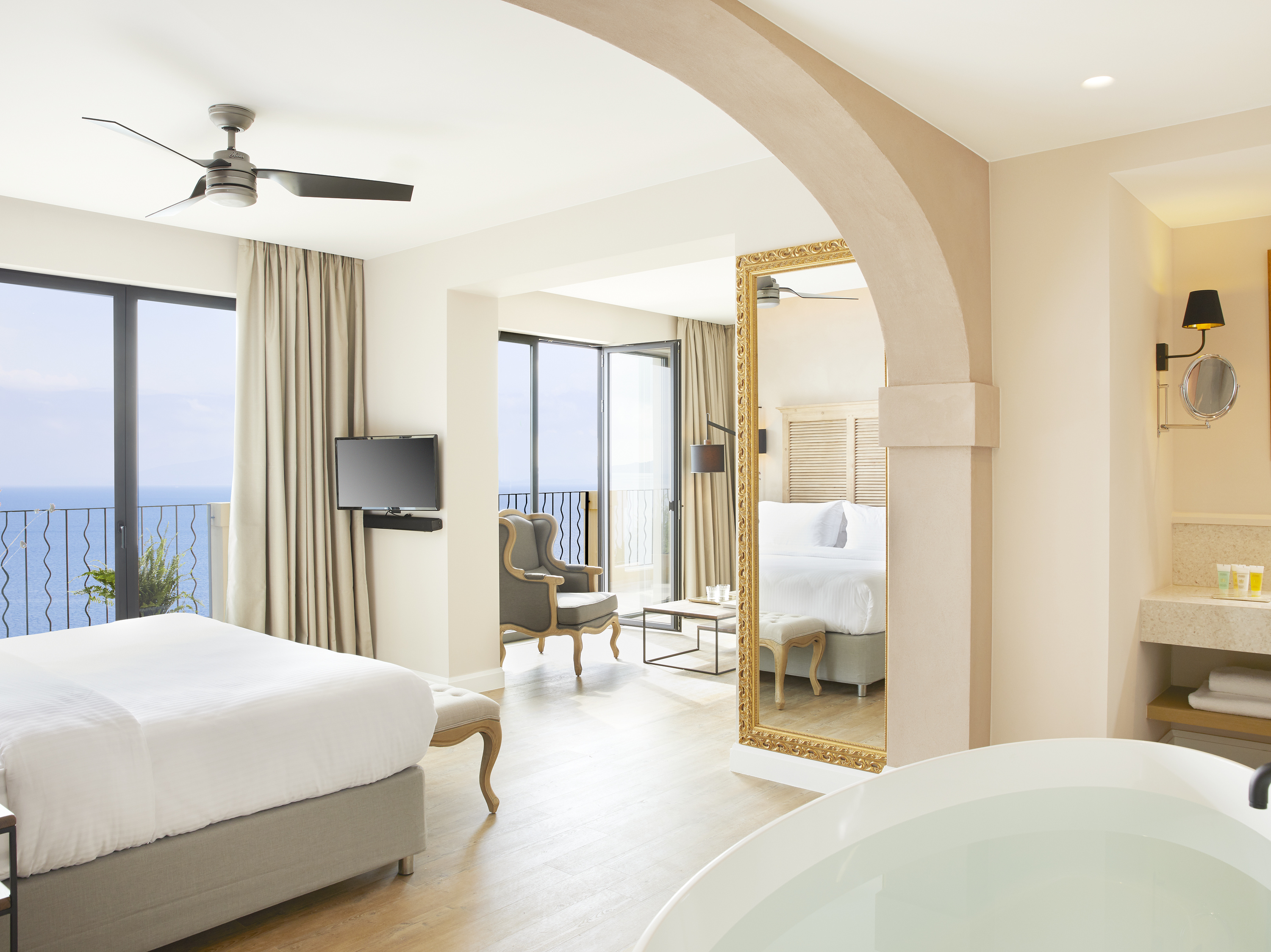 nido deluxe suite whirlpool 1