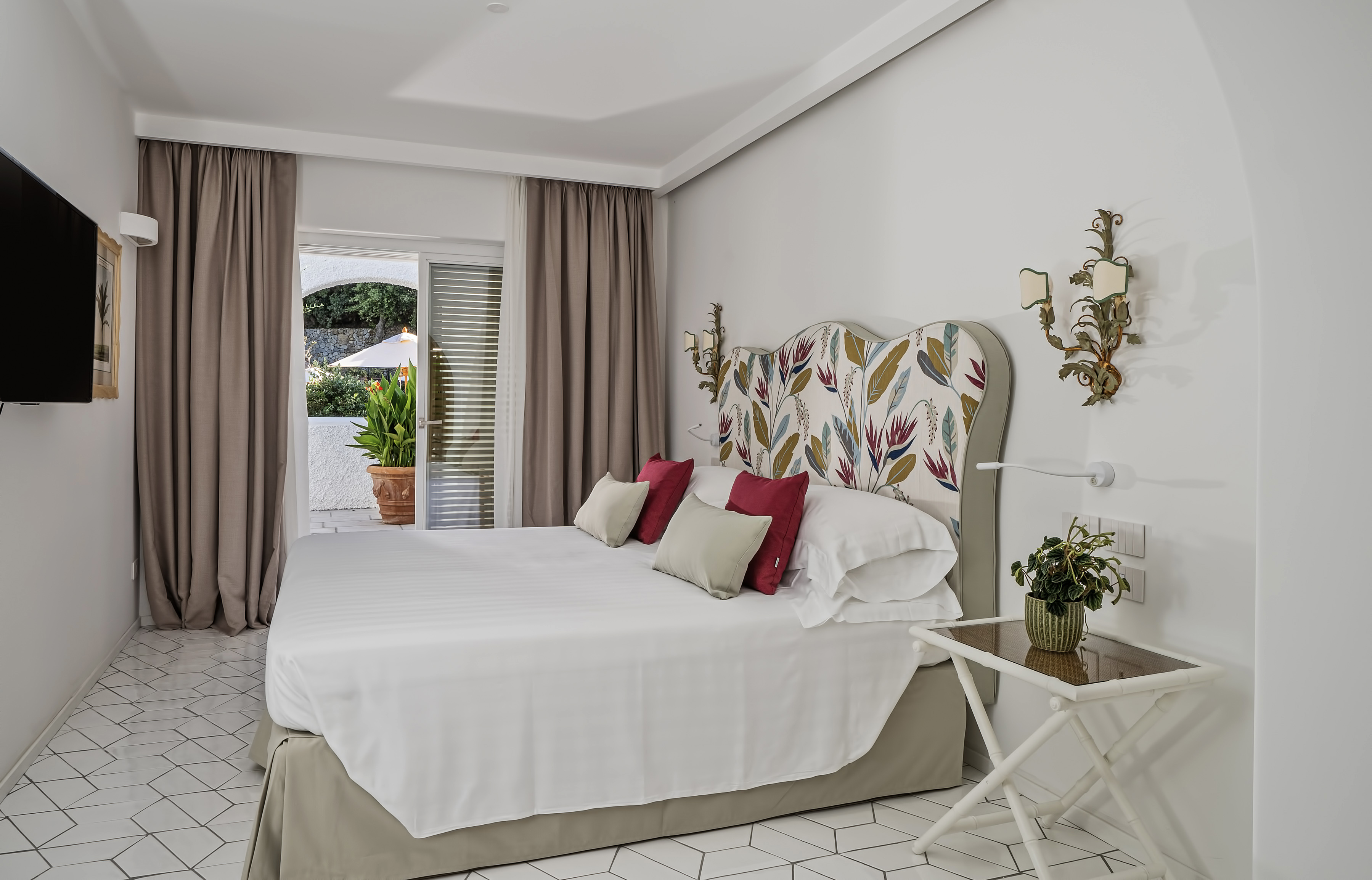 suite gelsomino bedroom with pool jpg