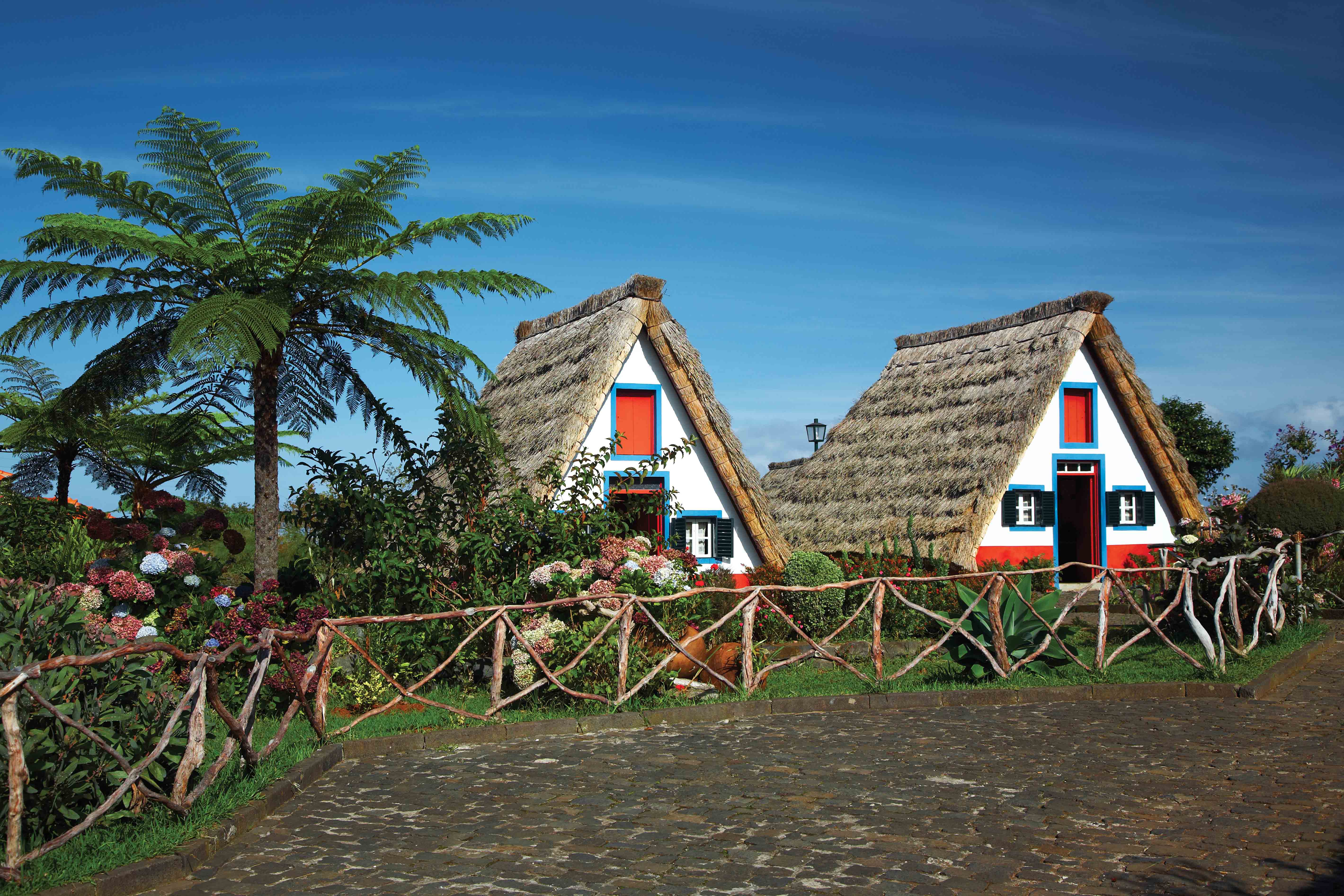 casas de santana herontdek madeira franciscocorreia