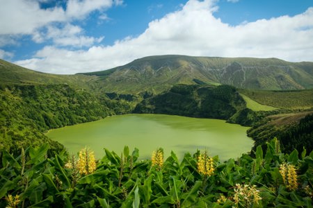 groen meer azoren portugal